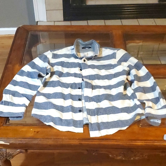 Thick button down - Picture 1 of 2